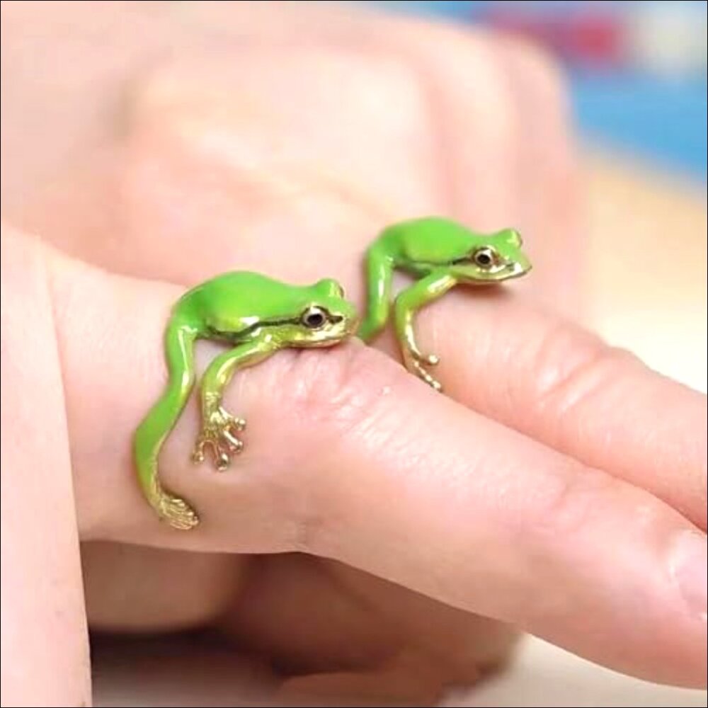 Adjustable Metal Statement Ring With Green Frog D… - image 2